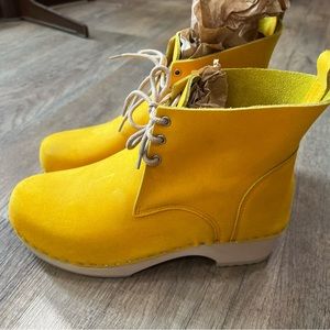 Troentorp clog boots in glorious yellow. Size 40.
